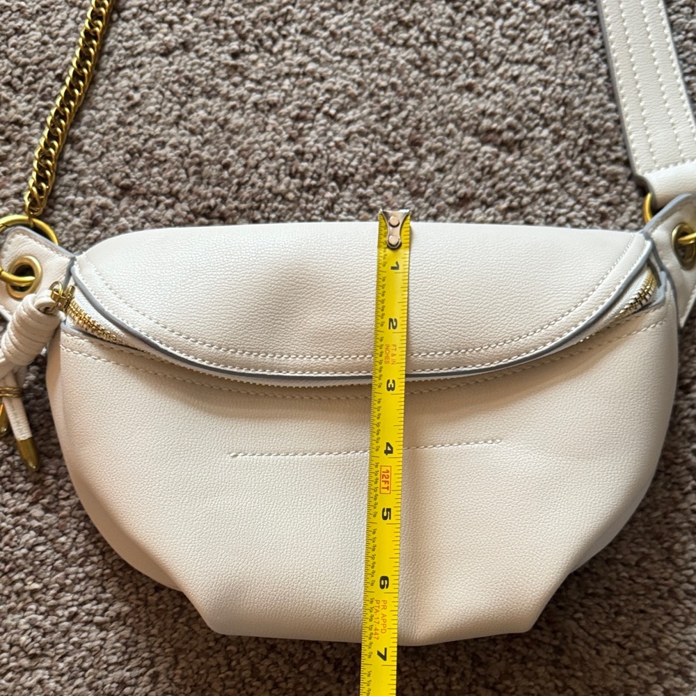 Elegant Cream Crossbody Bag with Gold Details - Picture 10 of 10